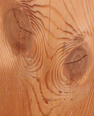 Cut of wood with pattern which looks like a face